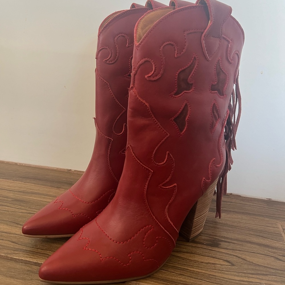 Dingo red fringe booties